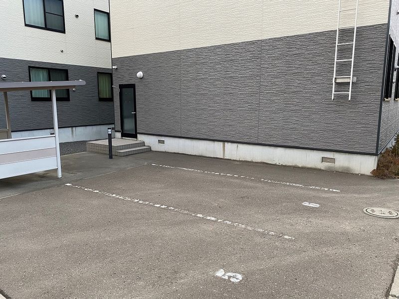 レオパレスロワジール西野Ｂ 駐車場