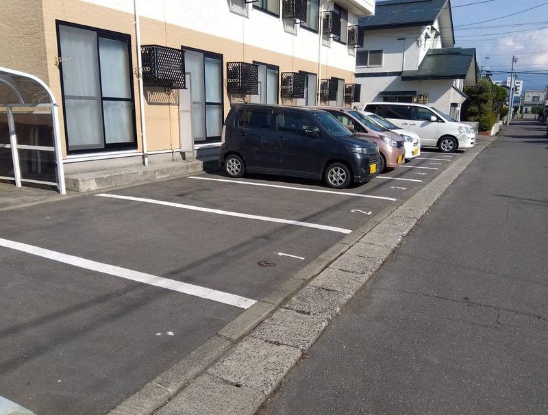 レオパレスユウキ 駐車場