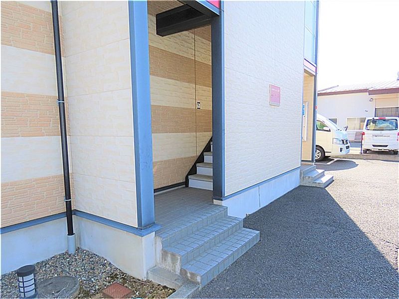 レオパレスボン　ボヤージュ エントランス