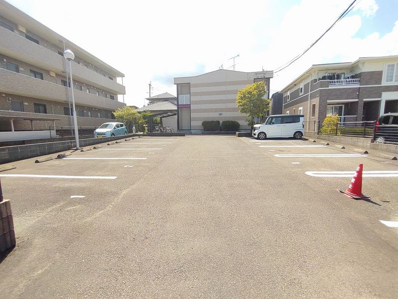 レオパレスＳＹＭＰＨＯＮＹ 駐車場