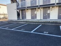 レオパレスニュートリノミラージ 駐車場