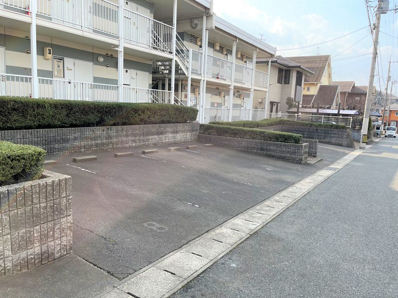 レオパレスメルベーユ竹ノ内 駐車場