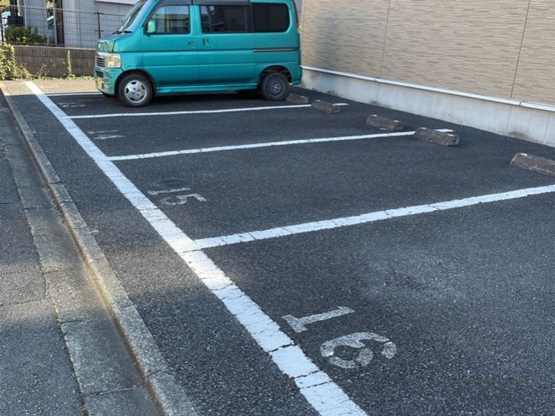 レオパレスピュアグリーンⅢ 駐車場
