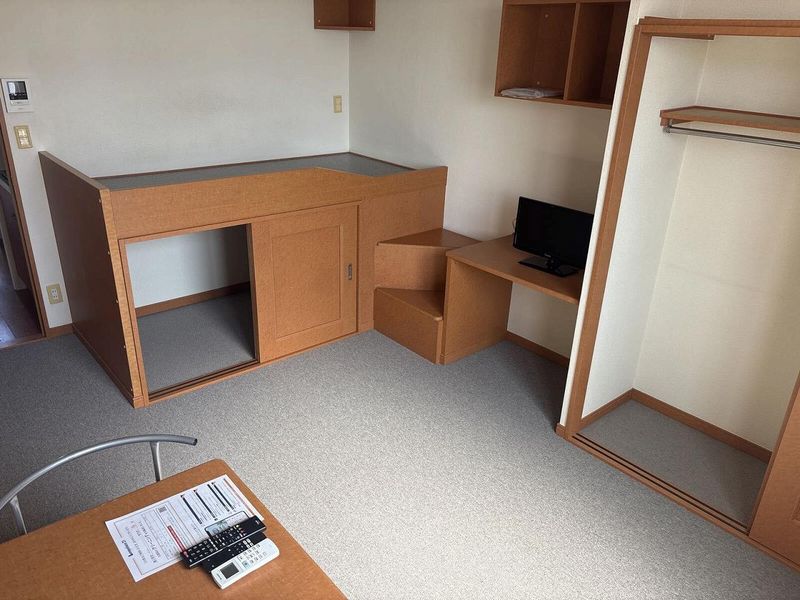 レオパレスフォレスト　浅羽野 居間