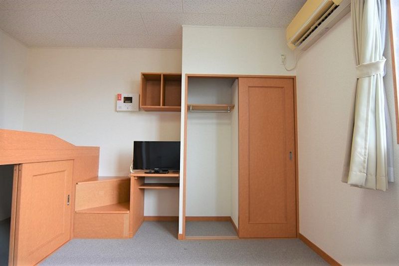 レオパレスプランタ 収納