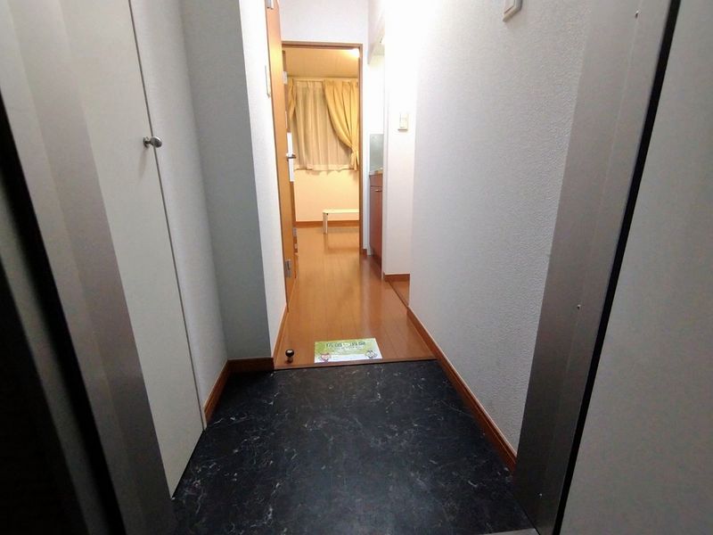 レオパレスアプリコット 玄関