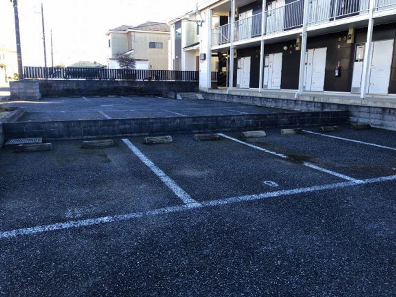レオパレスエステオーリア 駐車場
