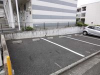レオパレスエポカ３ 駐車場