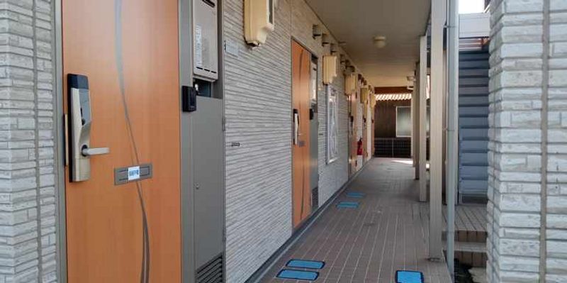 クレイノ寺津 玄関