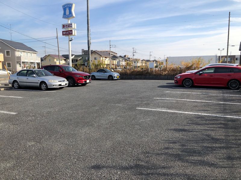 レオパレスフルハウス 駐車場