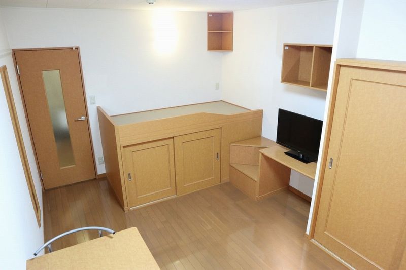 レオパレス青野 居間