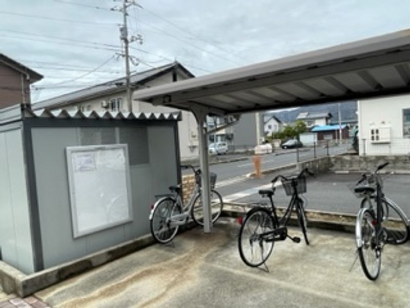 レオパレスエルステル 駐車場