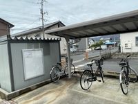 レオパレスエルステル 駐車場