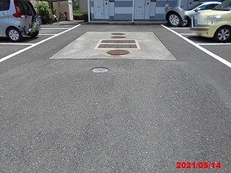 レオパレスマンリィ 駐車場