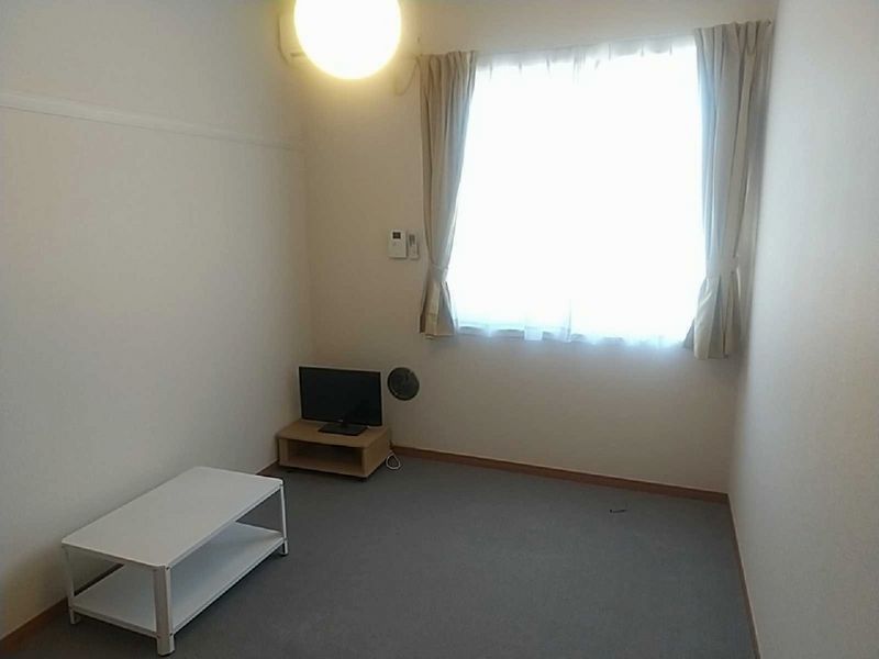 レオパレス七国レオン 居間