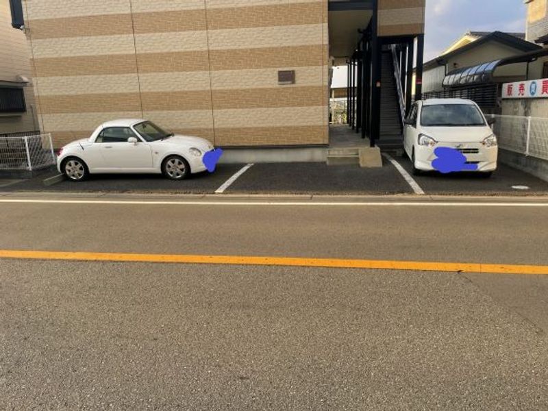 レオパレスコンフォール　白旗 駐車場