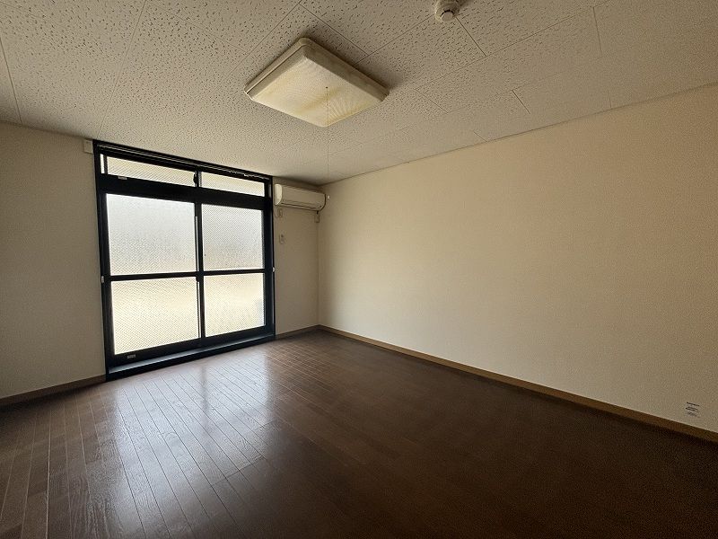 レオパレスリバーサイド 居間