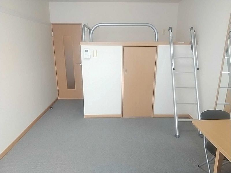 レオパレスあおば 居間