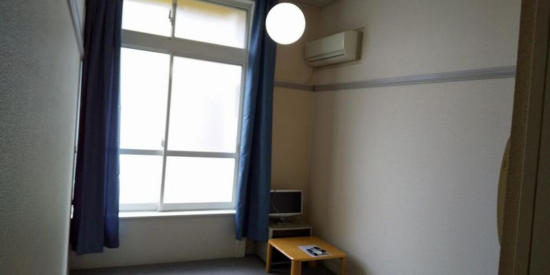 レオパレスシャトル 居間
