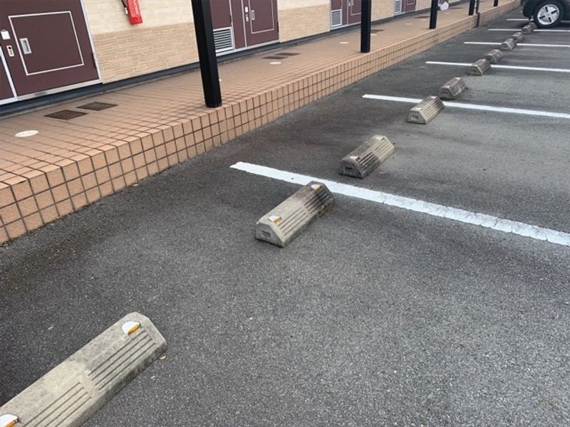 レオパレスアルカンシェル藤阪 駐車場