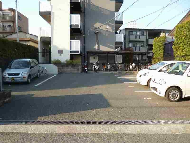 レオパレスシマザキ 駐車場