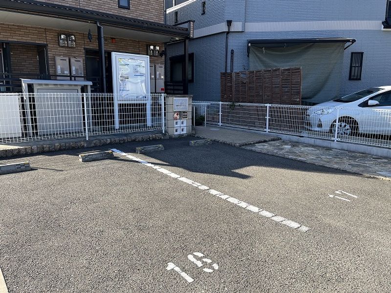 レオネクスト和泉アベニールⅡ 駐車場