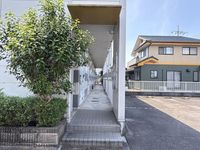 レオパレスエクレール エントランス