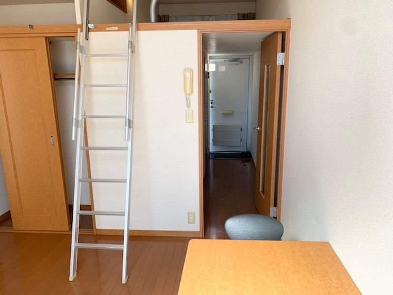 レオパレスマ　メゾン 居間