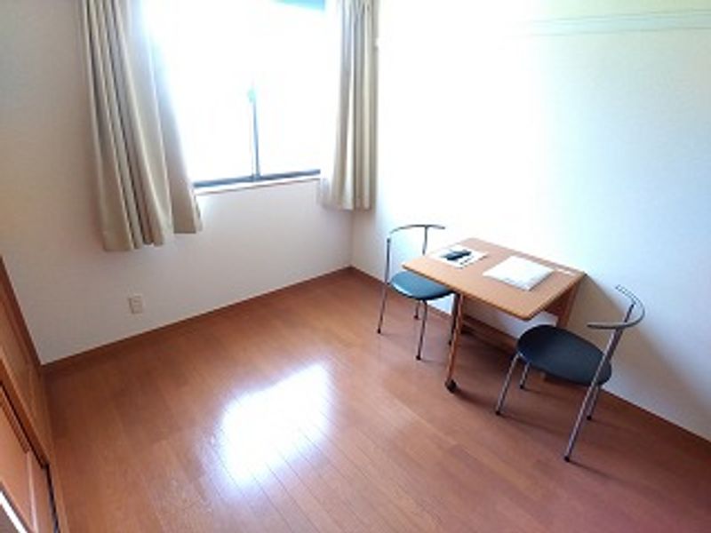 レオパレスラ　ネージュ 居間