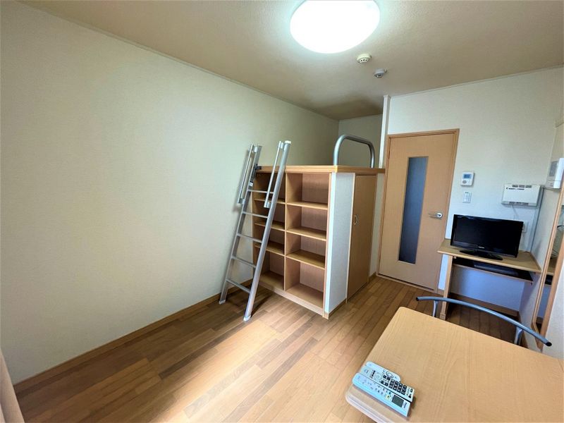 レオパレス西千石町 居間