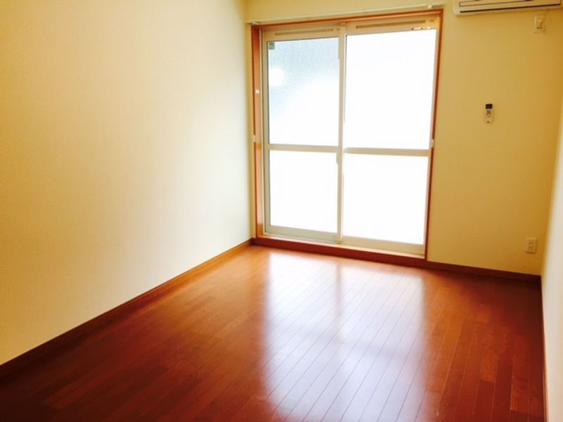 レオパレスモア天王 居間