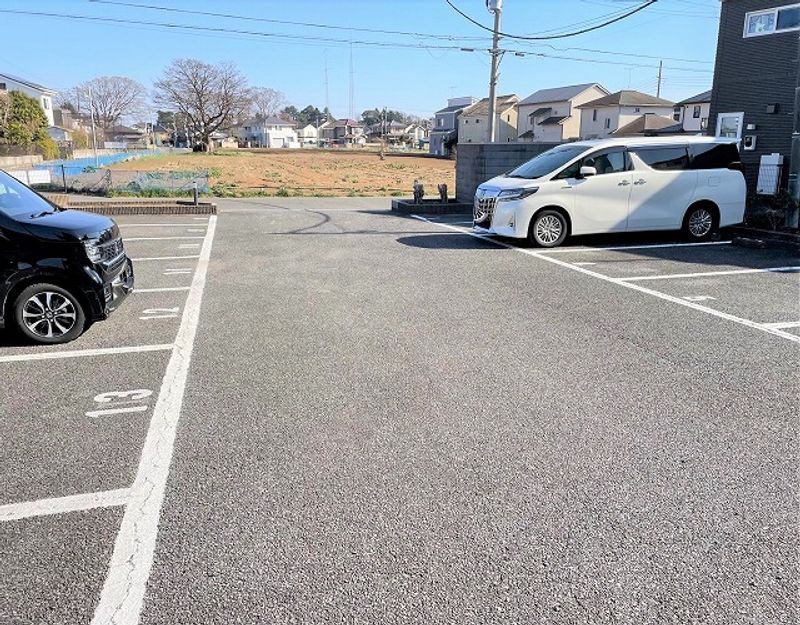 レオパレス角小林 駐車場