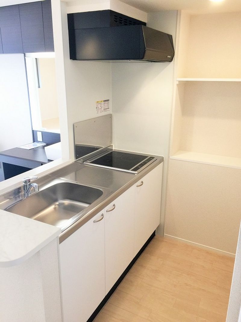 MIRANDA Camellia Mizue Kitchen