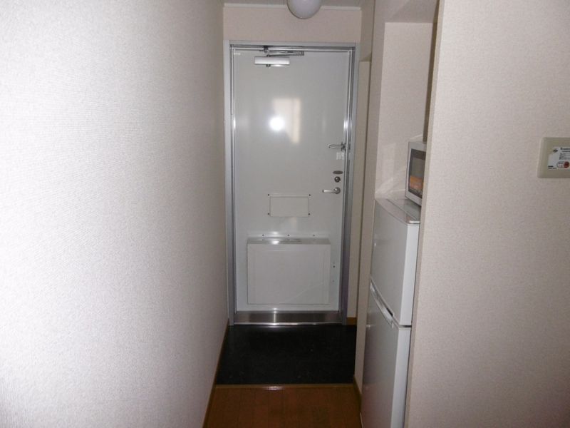 レオパレスユーロ松波 玄関