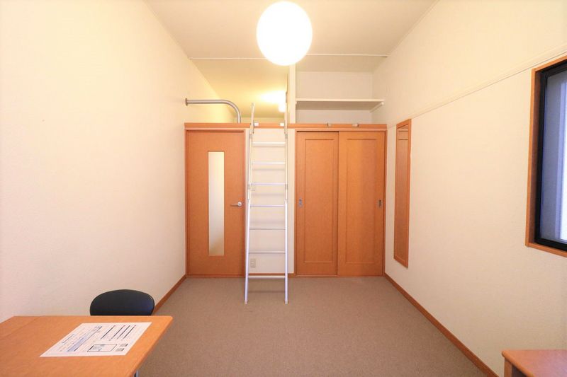 レオパレスエタージュ 寝室