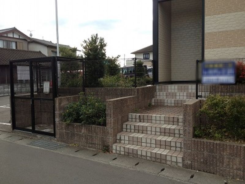 レオパレスレイ エントランス