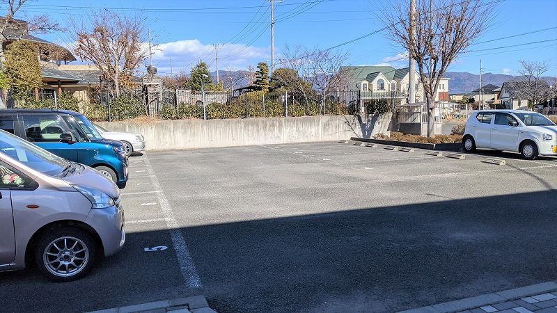 レオパレスルミエール 駐車場