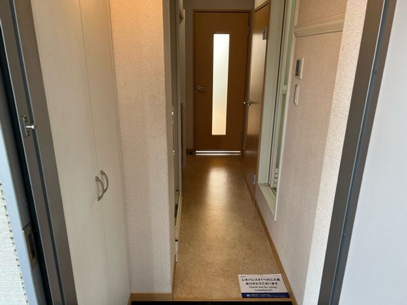 レオパレスピースフル 玄関
