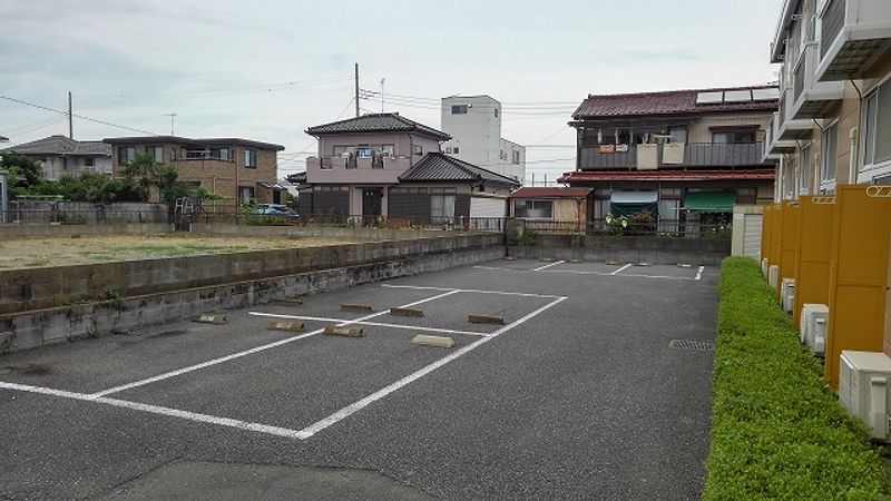 レオパレス広瀬 駐車場