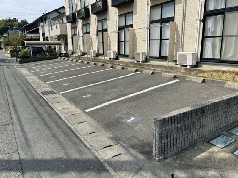 レオパレスペル　テ 駐車場