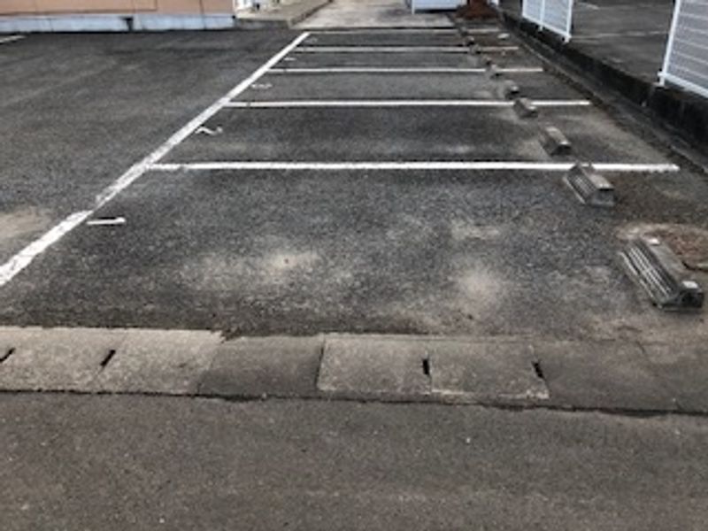 レオパレスイースト 駐車場