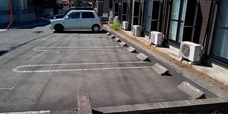 レオパレス笹廻間 駐車場