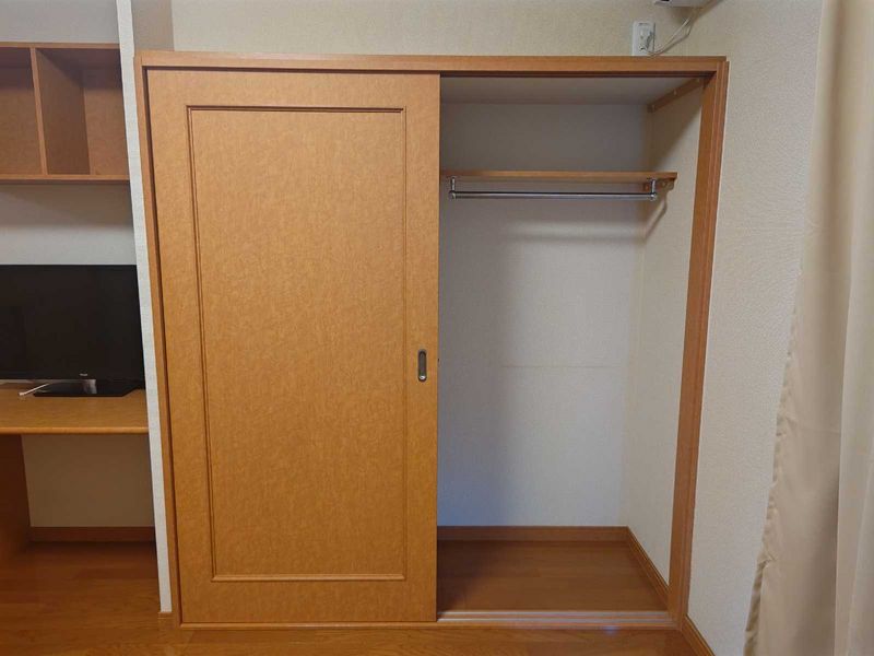 レオパレス与奈泉 収納