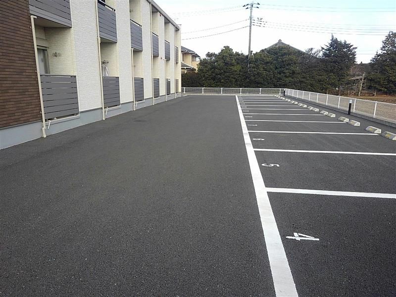 クレイノやなぎ荘 駐車場