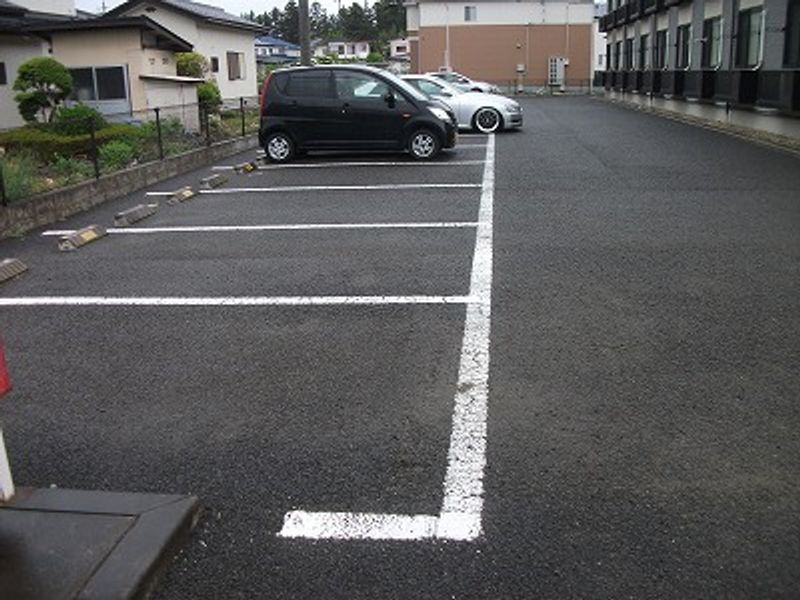 レオパレス舘 駐車場