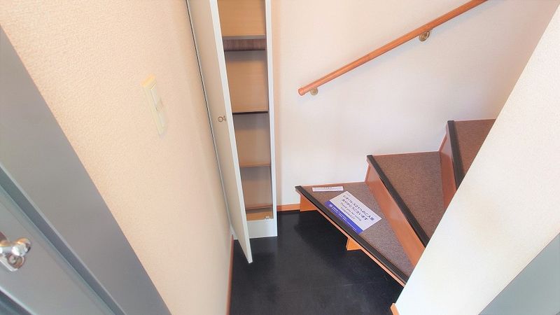 レオパレスグリーンテラスＭ 玄関