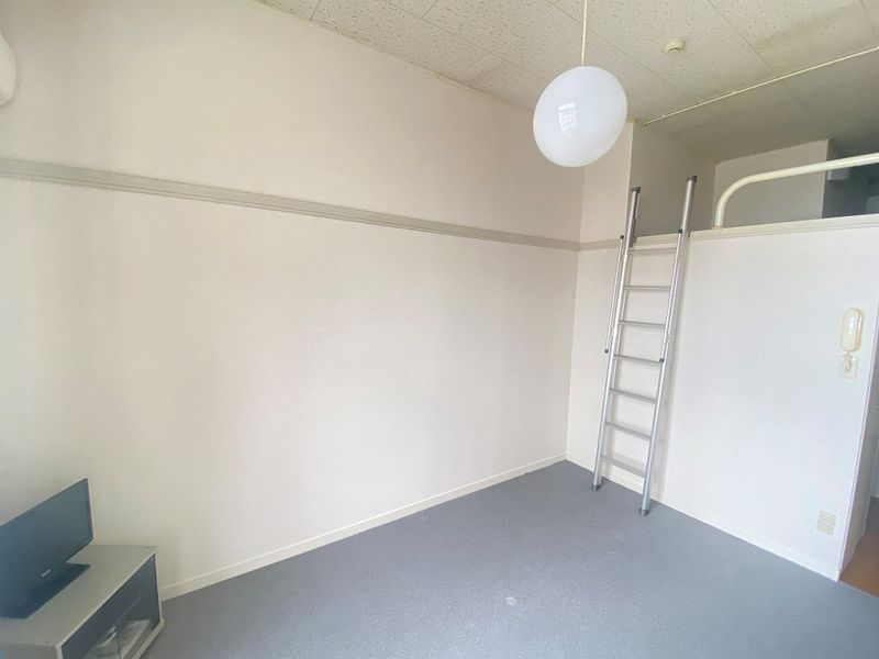 レオパレスシャルム 居間