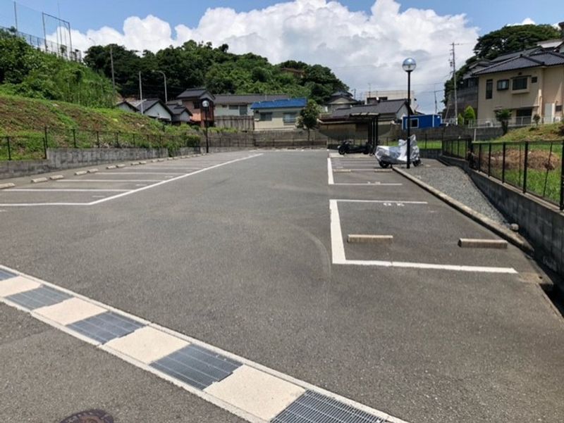 レオパレスカーサ　プラナス 駐車場