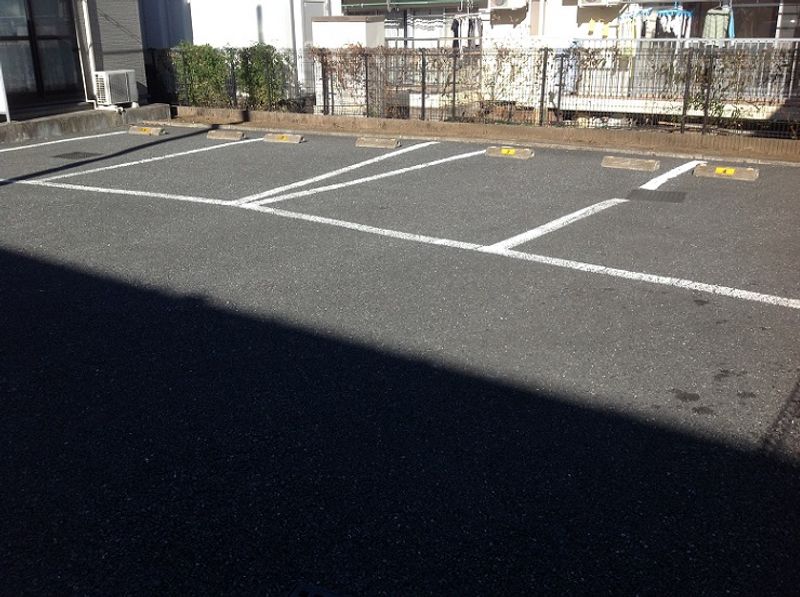 レオパレスパーシモン 駐車場