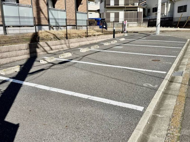 レオネクストレーブウィン 駐車場